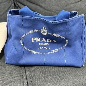 Prada Canapa in large size